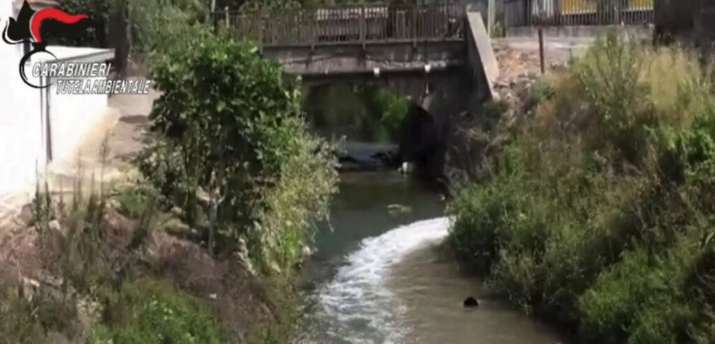 Scarichi nel fiume Sarno: sigilli a due aziende - Sarno Notizie